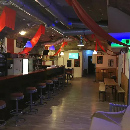 Whole Basement Former Pub For Stag Do, Bachelor House Party Flat アパート *