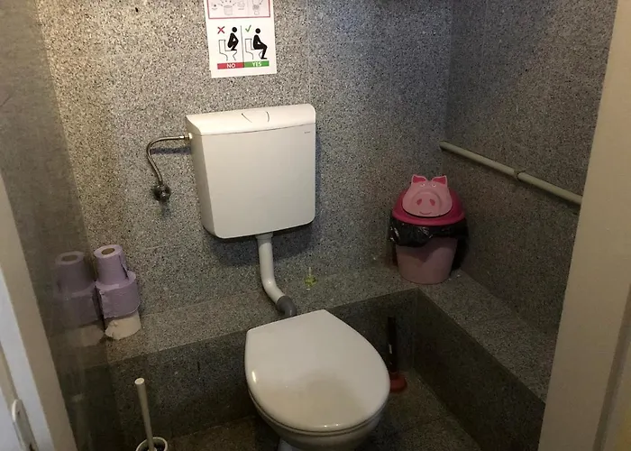 Whole Basement Former Pub For Stag Do, Bachelor House Party Flat Apartment *