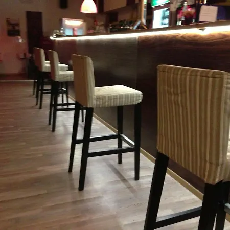 Whole Basement Former Pub For Stag Do, Bachelor House Party Flat アパート