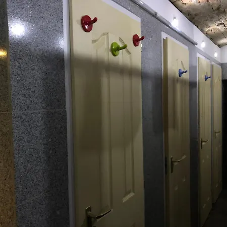 Whole Basement Former Pub For Stag Do, Bachelor House Party Flat ブダペスト