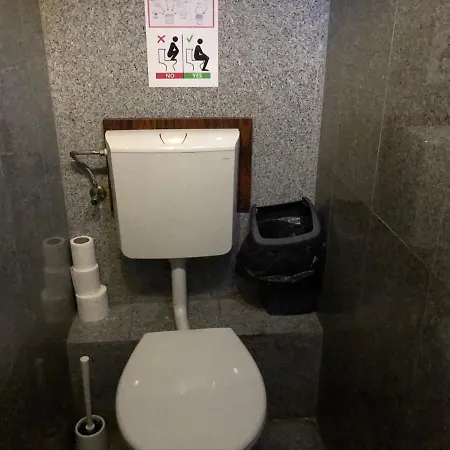 Whole Basement Former Pub For Stag Do, Bachelor House Party Flat ブダペスト