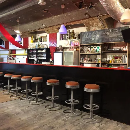 Whole Basement Former Pub For Stag Do, Bachelor House Party Flat アパート