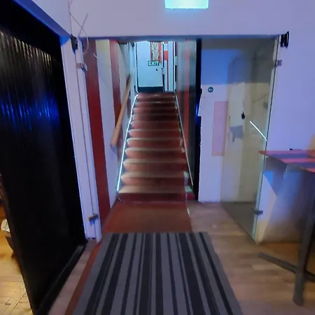 Whole Basement Former Pub For Stag Do, Bachelor House Party Flat アパート