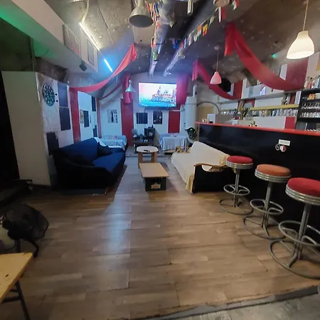 Whole Basement Former Pub For Stag Do, Bachelor House Party Flat ブダペスト